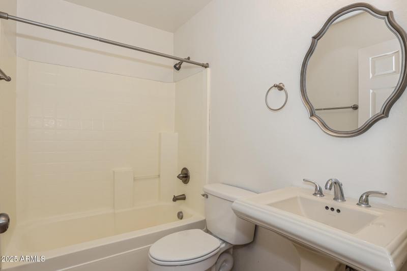 019-photo-bathroom-14961731