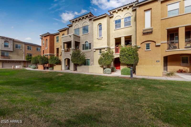 240-W-Juniper-Ave-1096-MLS-29