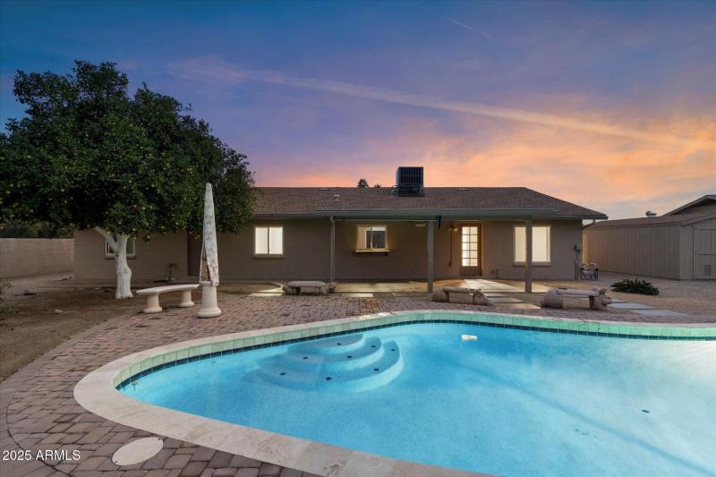 Sparkling Pool w/ Pentair Equipment