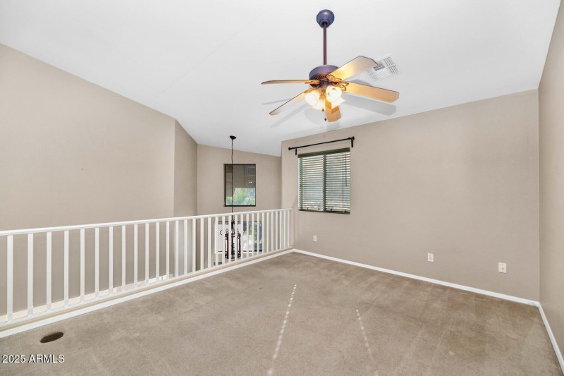 482 W Aloe Pl-large-021-037-482 W Aloe-1