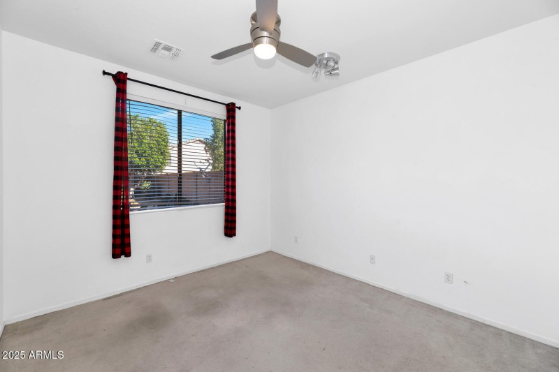 482 W Aloe Pl-large-030-024-482 W Aloe-1