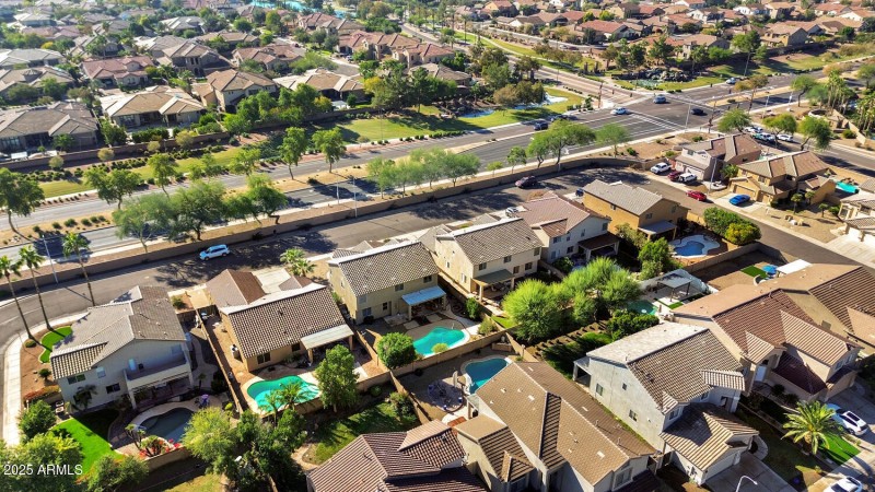 482 W Aloe Pl-large-034-006-482 W Aloe-1