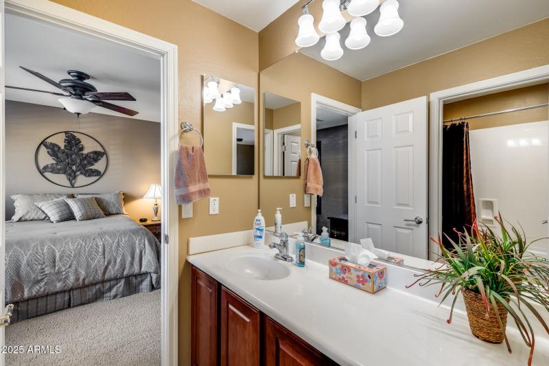 Dual Entry Full Bath