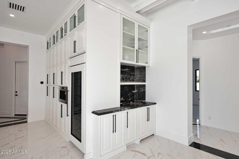 Family Room-West Bar