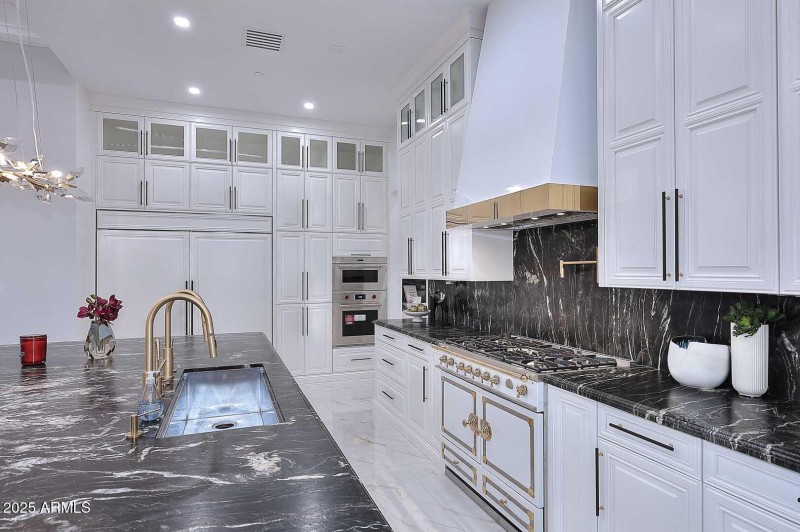 Night-Gourmet Kitchen-LaCornue Range