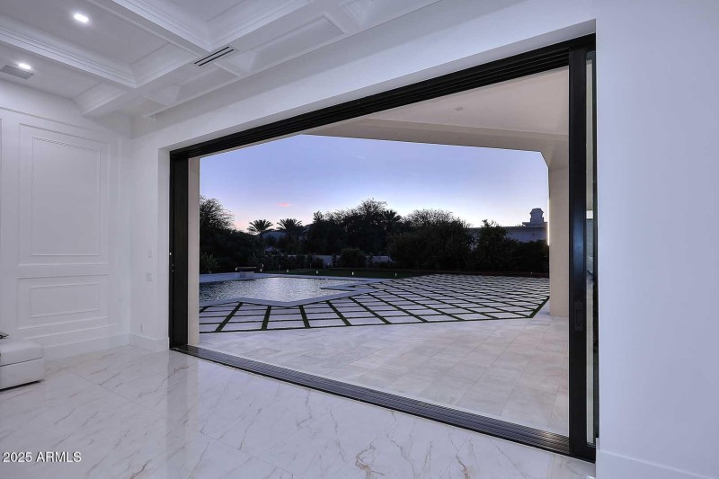 Night-Moving Wall of Glass