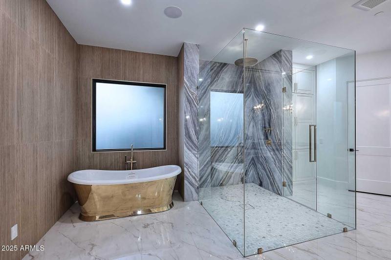 Night-Primary Bath-Slipper Tub