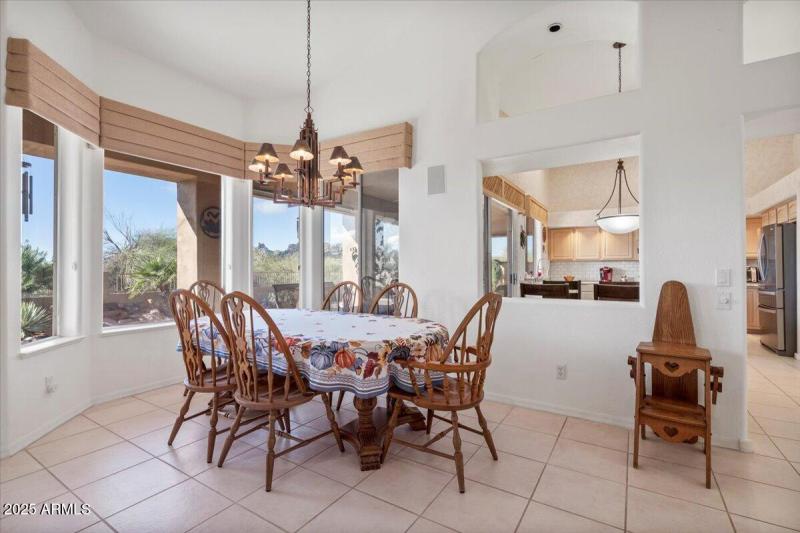 Breakfast area in Living room2
