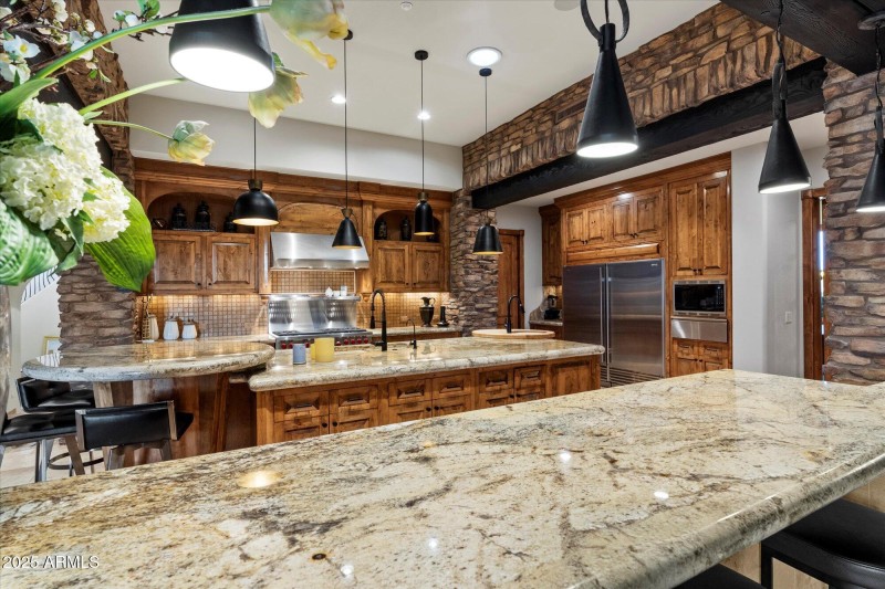 19-Kitchen Breakfast Bar