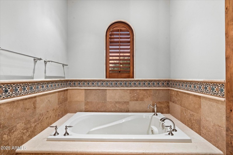 40-Bedroom 1 Bathroom Tub