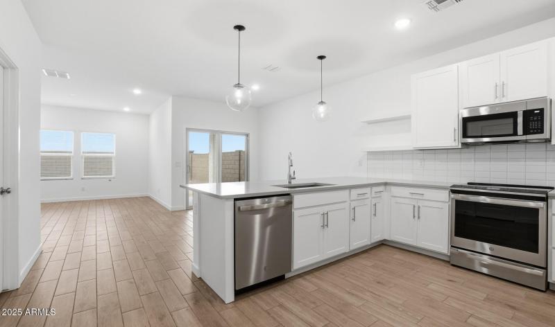 MR Lot #7 Kitchen (1) (Large)