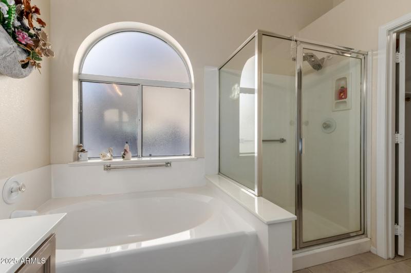 Seperate Tub & Shower