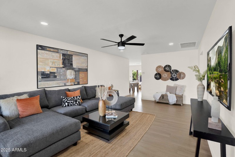 4-web-or-mls-2137 E Cornell Dr -5