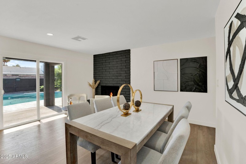 14-web-or-mls-2137 E Cornell Dr -20