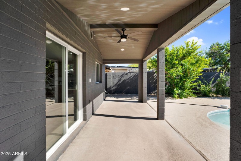 43-web-or-mls-2137 E Cornell Dr -40