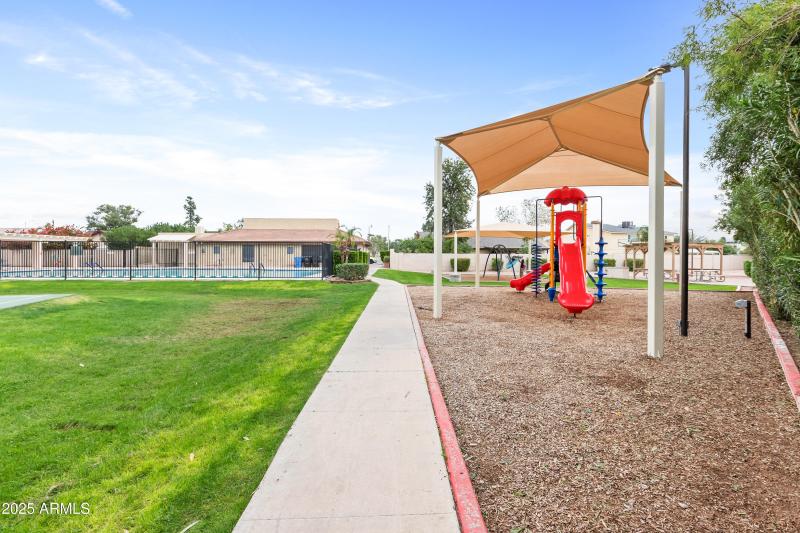 4727 W Continental Dr-37