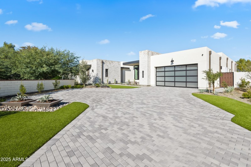 Exterior (1 of 6)