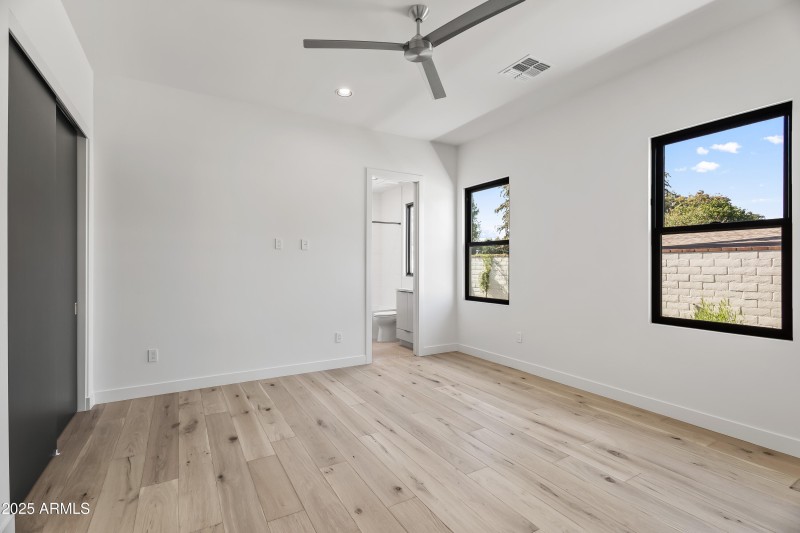 Interior (22 of 36)