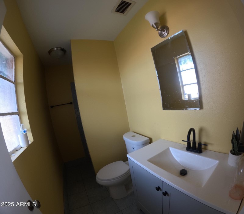 0Principal Bathrooom