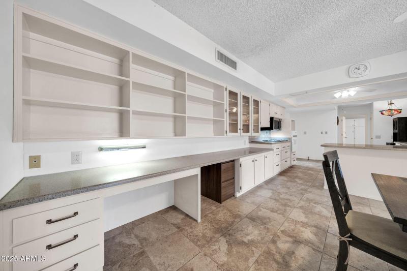 9718 W Terrace Ln-25