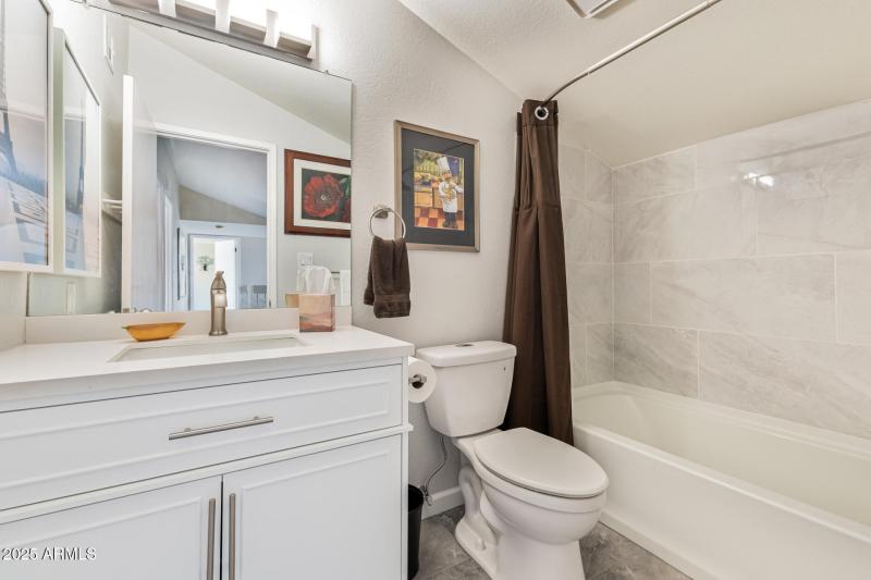 Secondary full bath upstairs