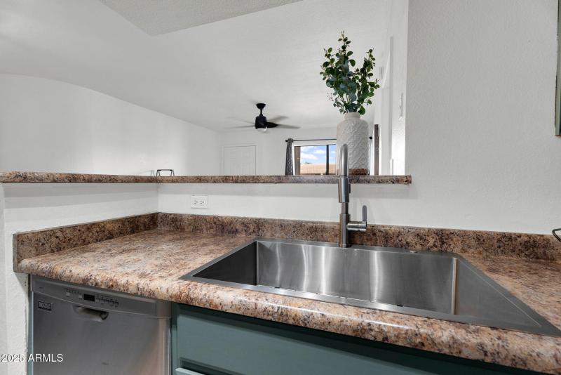 21-web-or-mls-3601 W Tierra Buena Ln J24