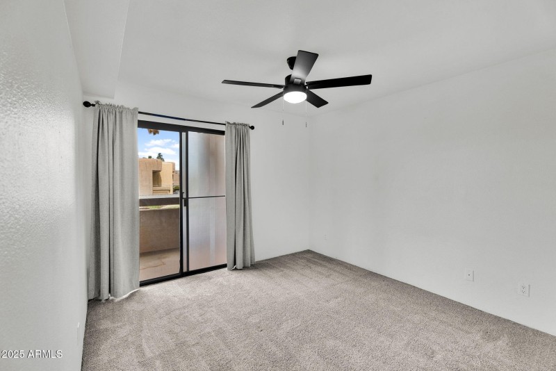 25-web-or-mls-3601 W Tierra Buena Ln J24