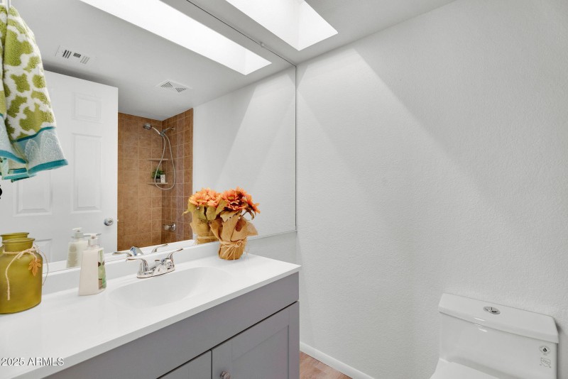 38-web-or-mls-3601 W Tierra Buena Ln J24