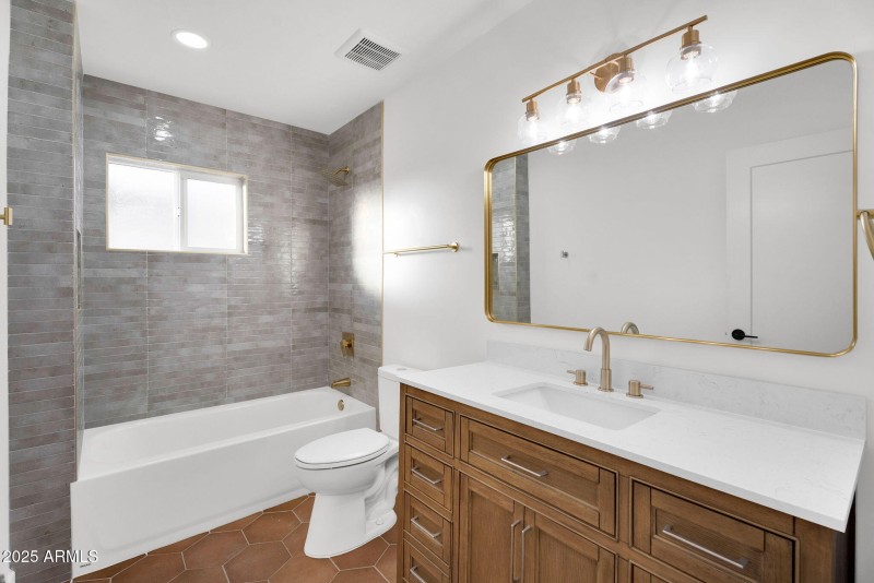 30-web-or-mls-1523 W Flynn Ln - 21