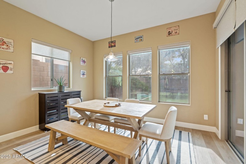 LARGE Breakfast nook