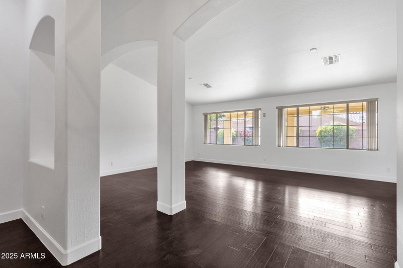 10-web-or-mls-715-e-kaibab-dr