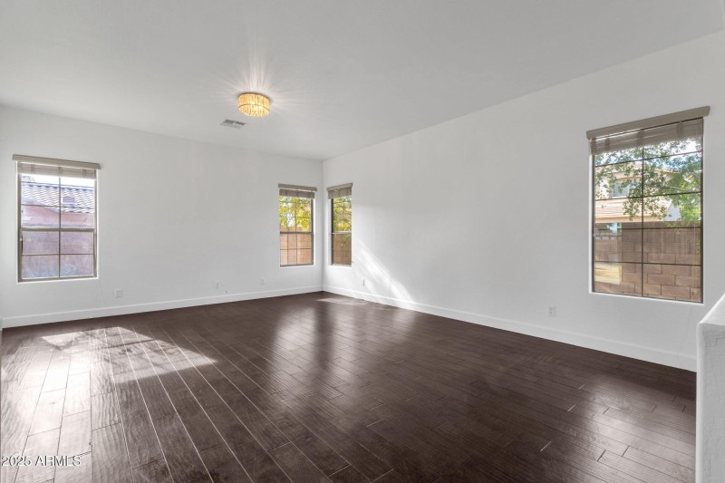 21-web-or-mls-715-e-kaibab-dr