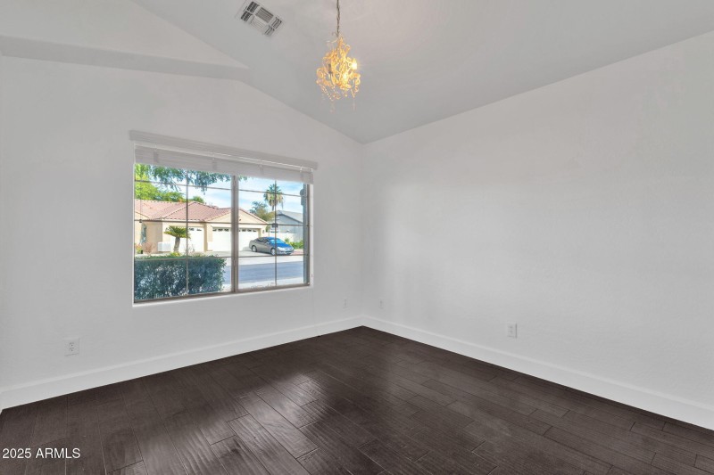 25-web-or-mls-715-e-kaibab-dr