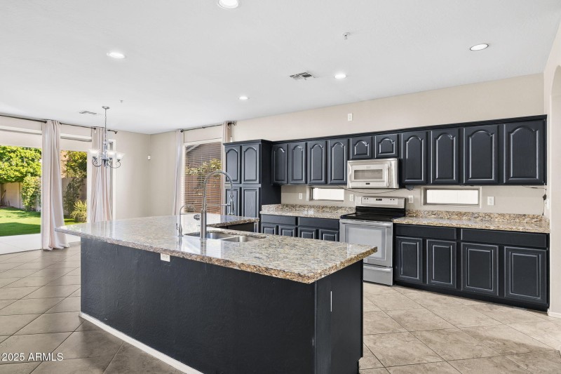 8180 W Gelding Dr Peoria - 269