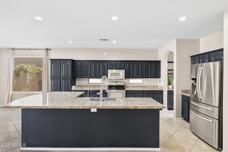 8180 W Gelding Dr Peoria - 289