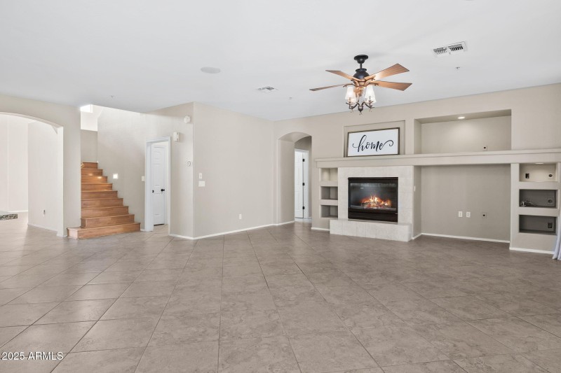 8180 W Gelding Dr Peoria - 308