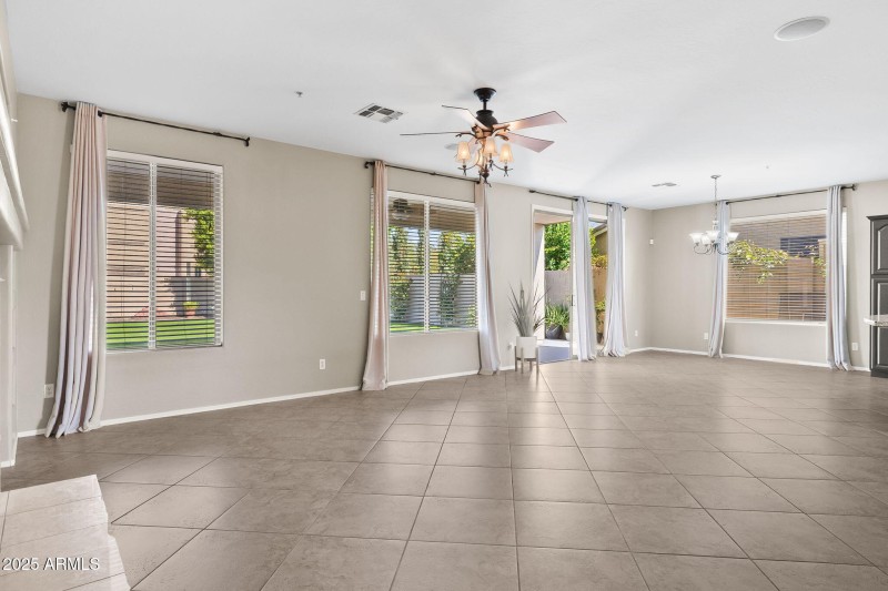 8180 W Gelding Dr Peoria - 319