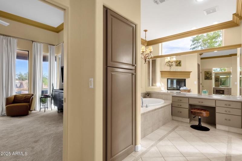 025_Primary Bathroom Entry