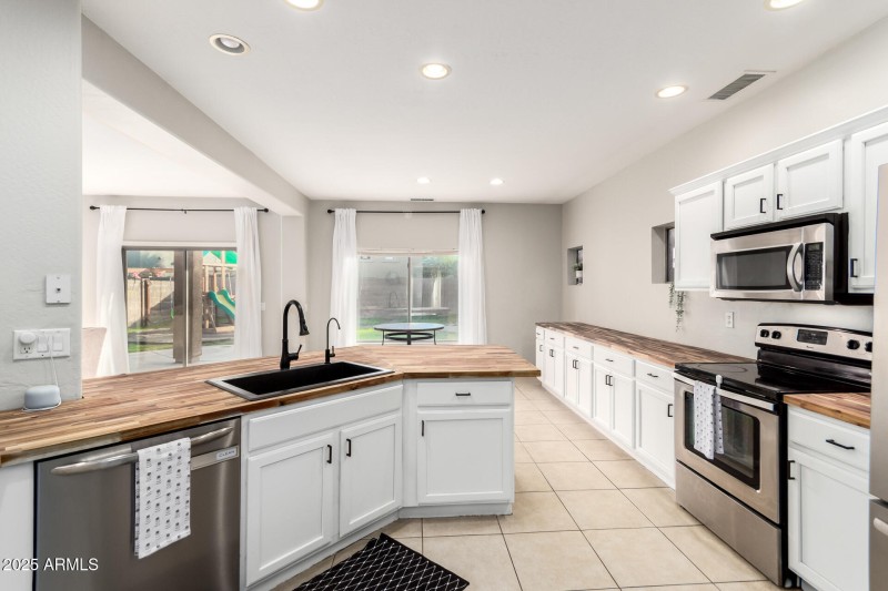 BRIGHT WHITE KITCHEN