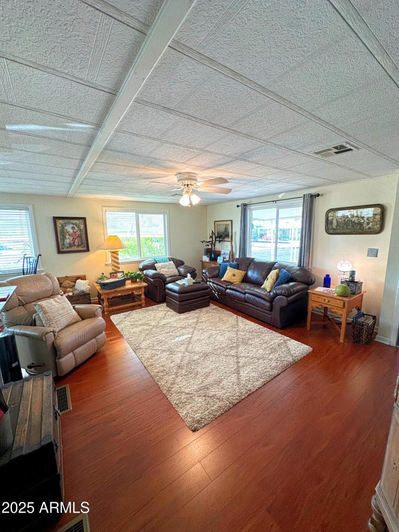 6A2509AF-DFC6-4FFB-8A9A-BA6050A98578