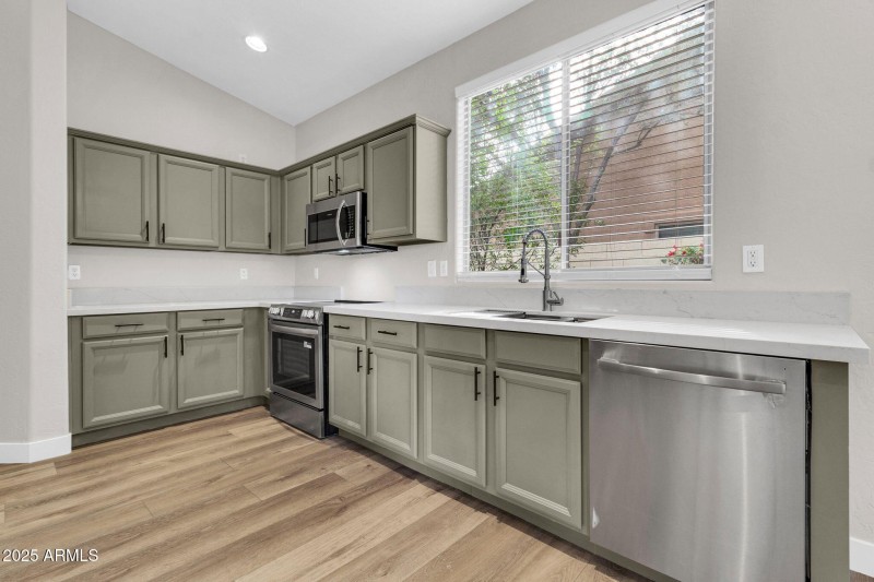 2430 S Dragoon Dr-16