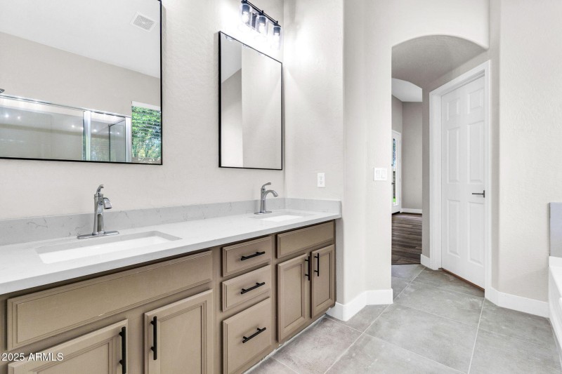 2430 S Dragoon Dr-19