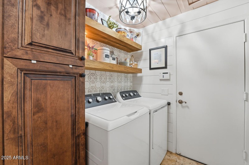 1021 S Western Skies Dr-40