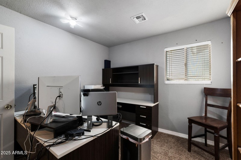 037__117 N Arroya Rd