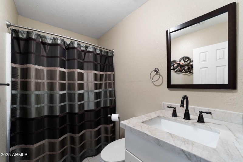 039__117 N Arroya Rd