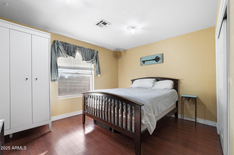 040__117 N Arroya Rd