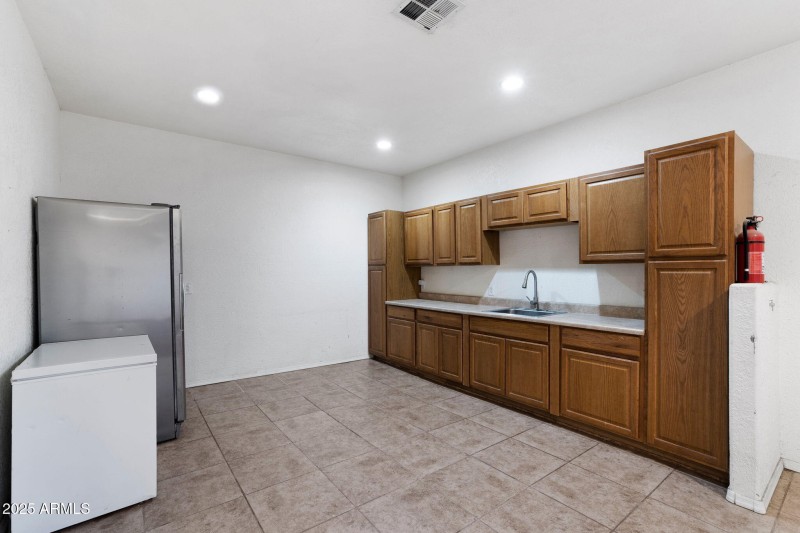 043__117 N Arroya Rd