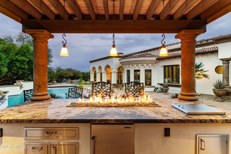 Outdoor Kitchen Fire Feature