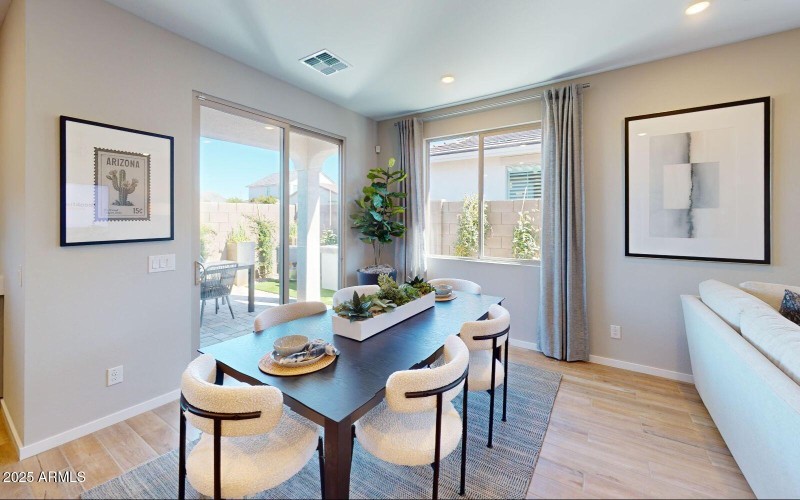 Wildflower-at-Blossom-Rock-Daisy-Dining-