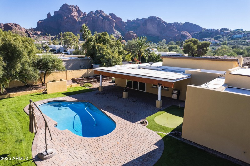Pool with Montain View!